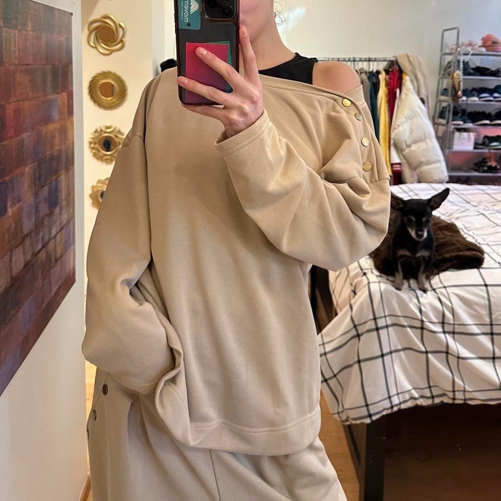 Casual Beige Joggers and Sweatshirt Set - Picture 5 of 5